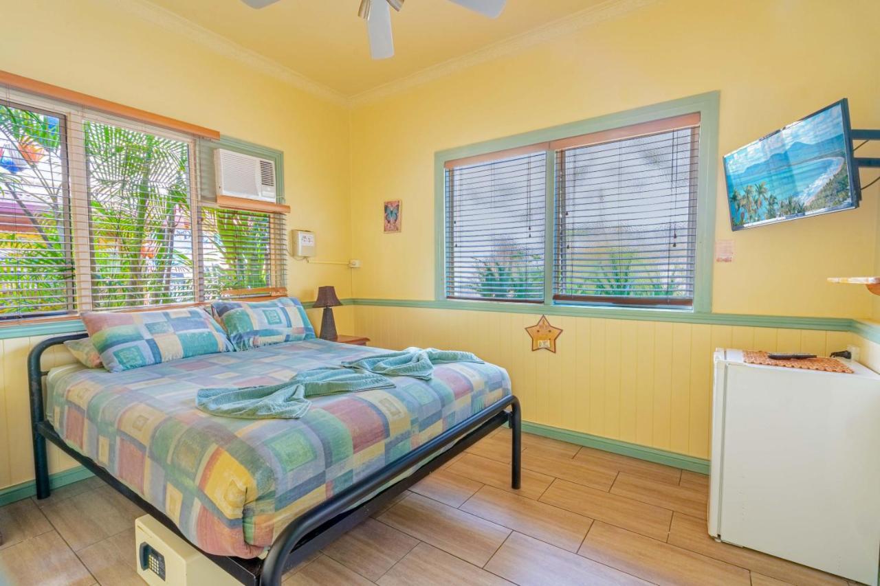 Tropic Days Boutique Hostel Кэрнс Экстерьер фото