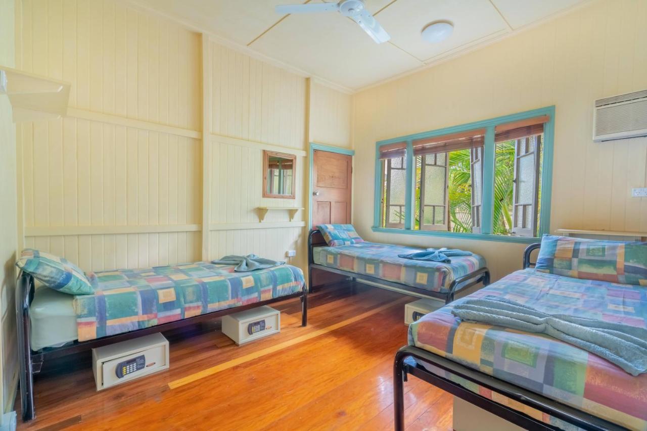 Tropic Days Boutique Hostel Кэрнс Экстерьер фото