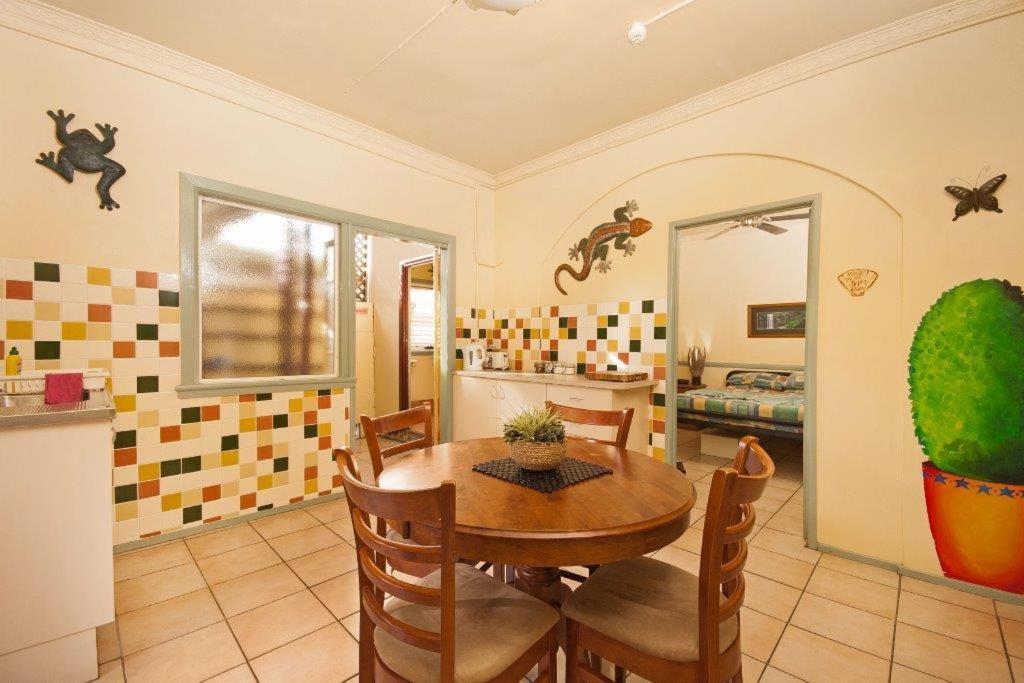 Tropic Days Boutique Hostel Кэрнс Экстерьер фото