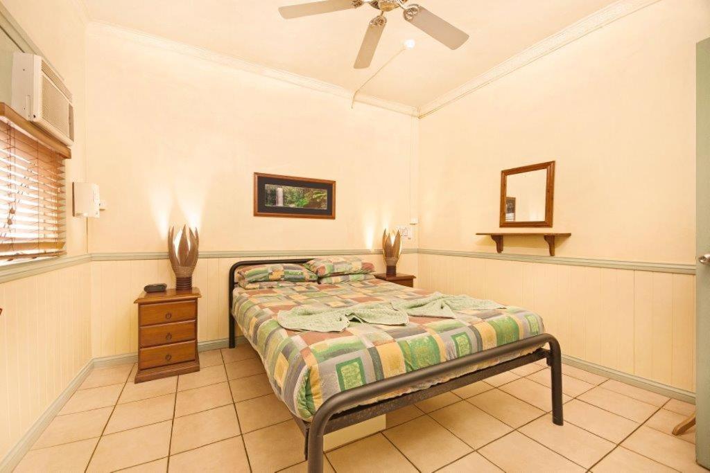 Tropic Days Boutique Hostel Кэрнс Экстерьер фото