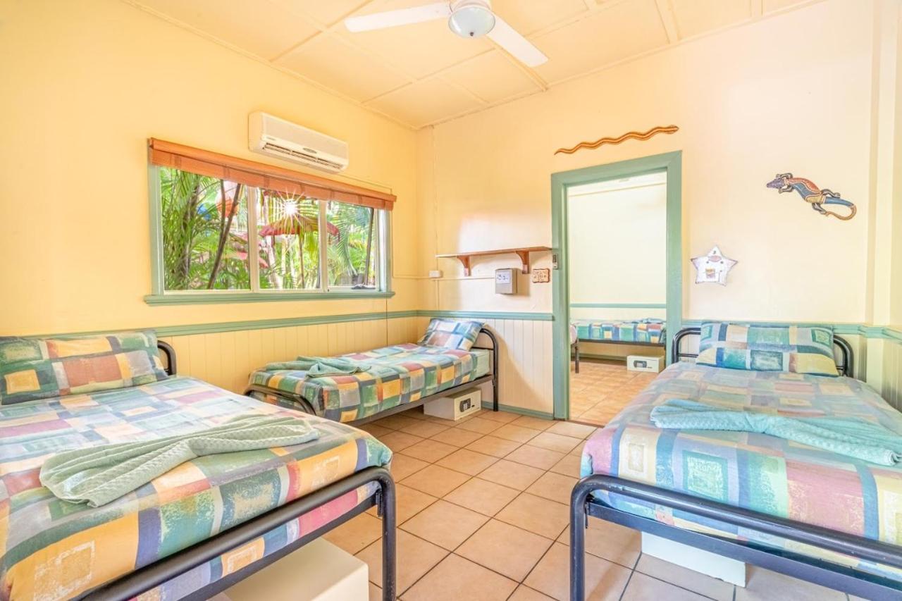 Tropic Days Boutique Hostel Кэрнс Экстерьер фото